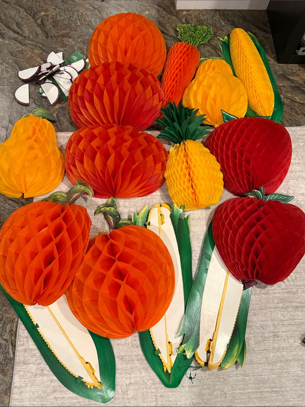 Vegetables apples pumpkin corn - Paper Honeycomb Party Decoration. Total of 18